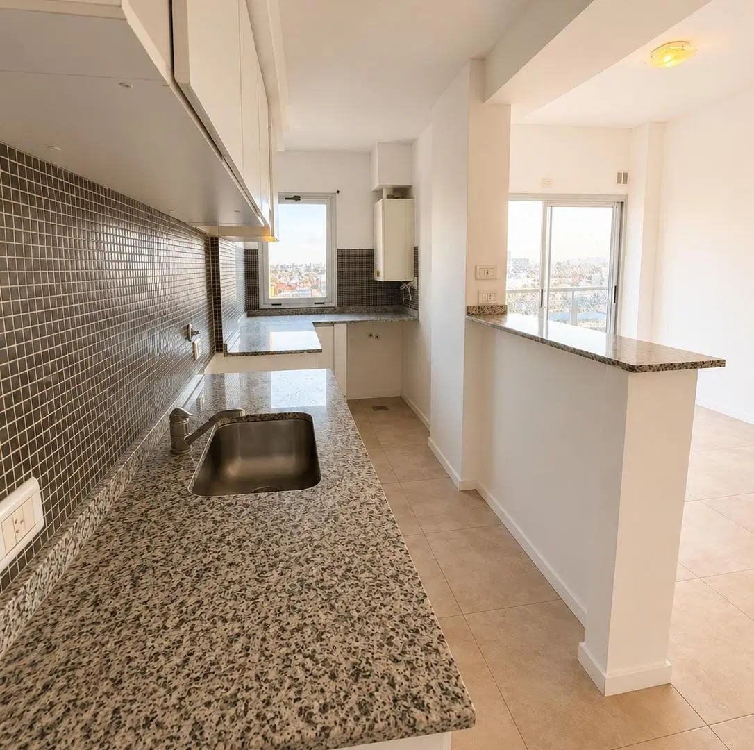 ALQUILER | Departamento de 3 ambientes con balcón y vista abierta en Wilde Centro 3