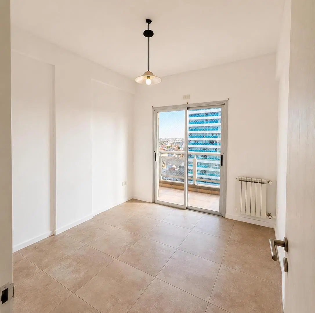 ALQUILER | Departamento de 3 ambientes con balcón y vista abierta en Wilde Centro 4