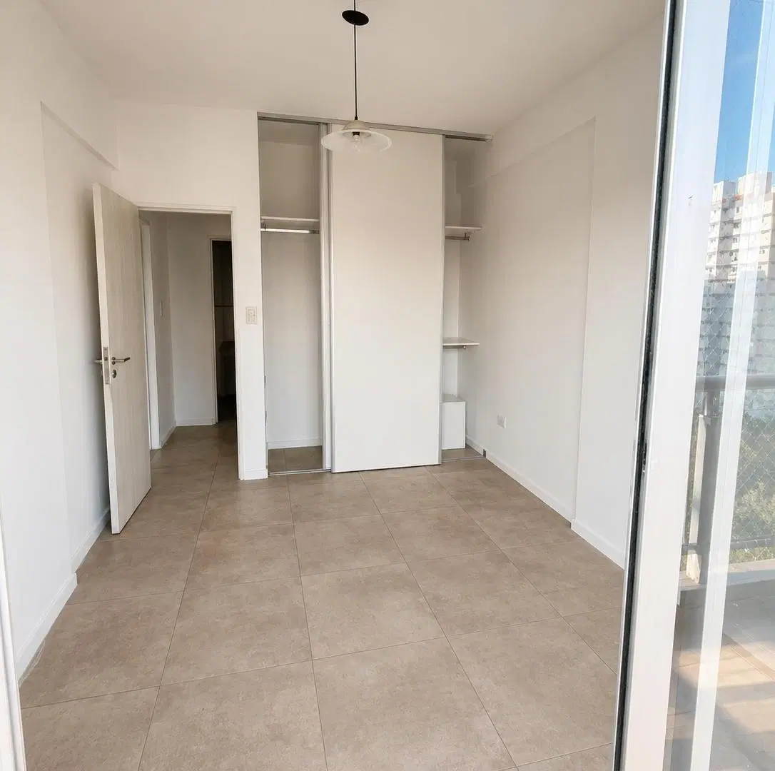 ALQUILER | Departamento de 3 ambientes con balcón y vista abierta en Wilde Centro 5