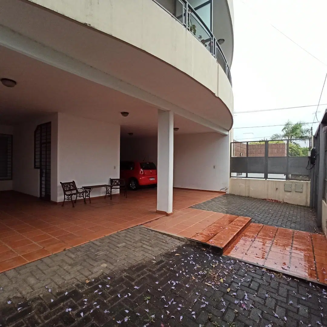 RETASADO !!! 2 Dúplex + Oficina 90 mts. C/ Cocheras 4