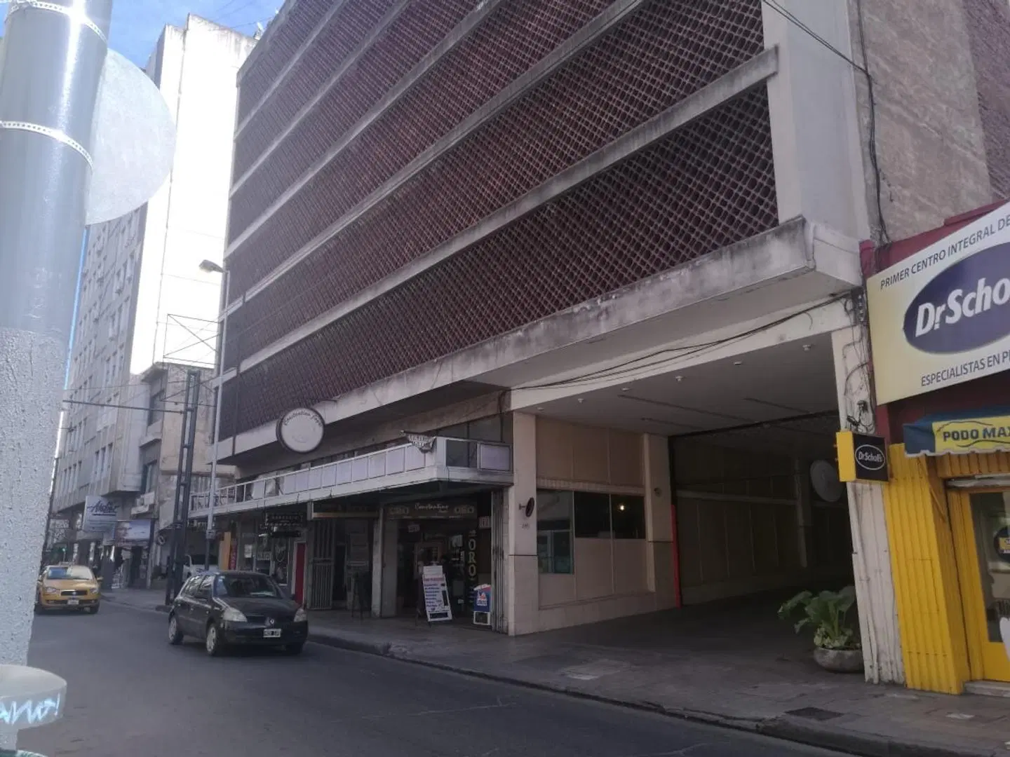COCHERA EN VENTA  -  PLENO CENTRO - EN PLANTA BAJA 2