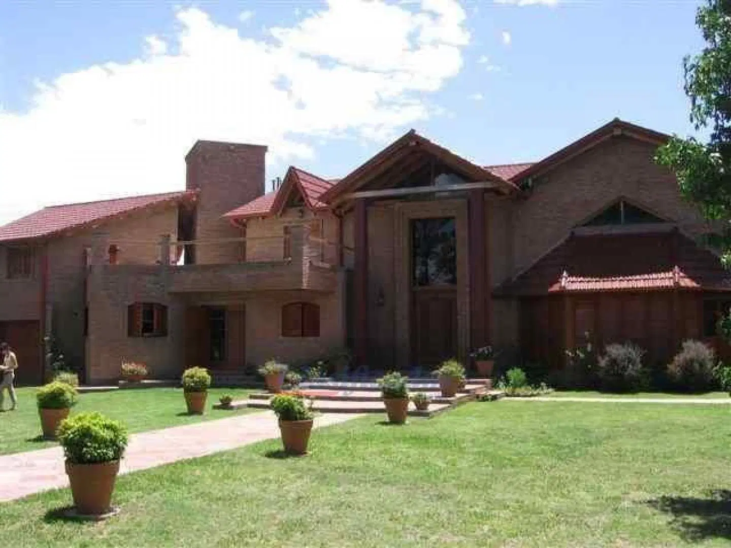 Bº VILLA BELGRANO - CASA 800 M² Cubiertos  - TERRENO 4000 M² 2