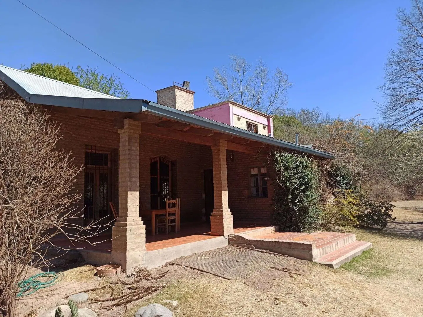 LA CAROLINA - Casa de 238m² con parque arbolado de 2500m². 2