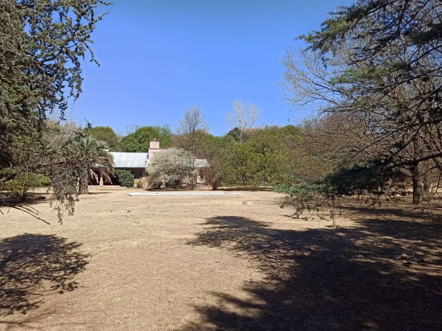 LA CAROLINA - Casa de 238m² con parque arbolado de 2500m². 1