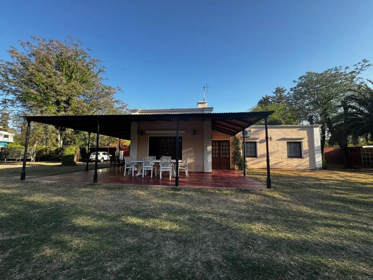 2 Casas + quincho en Lote de 2443m² - Ideal desarrollistas 1