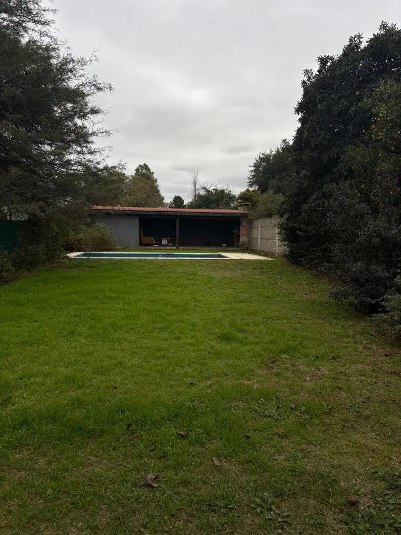 Casa a restaurar en terreno de 600mts². Con pileta y quincho 8