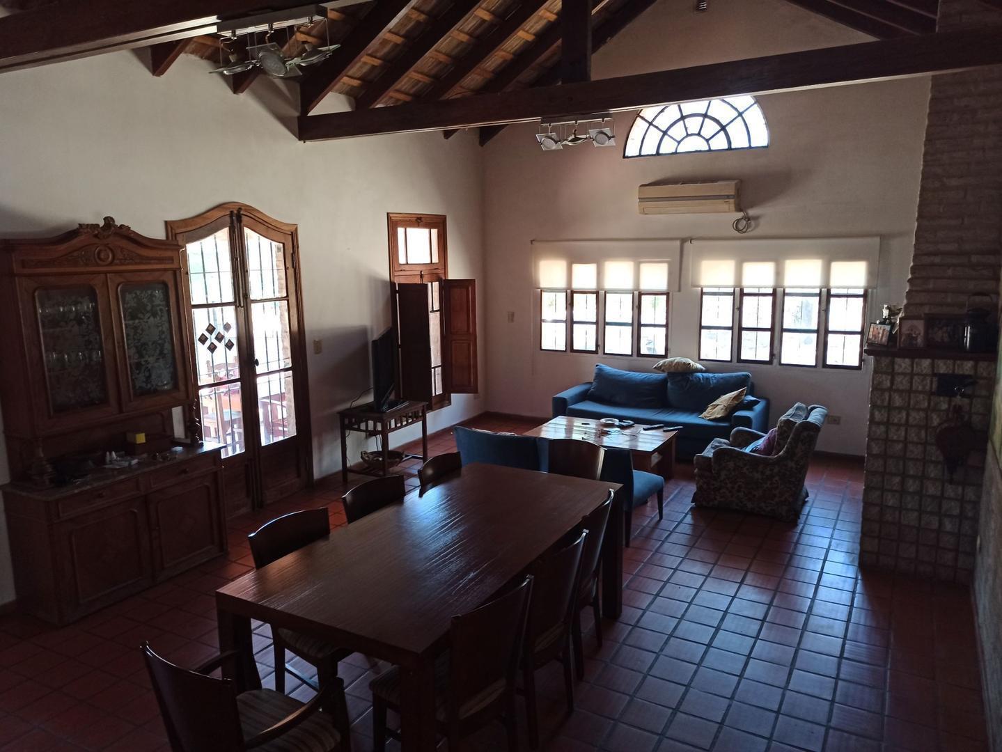 Foto de LA CAROLINA - Pque arbolado de 2500m² Casa de 238m²/ Pileta, imagen 4