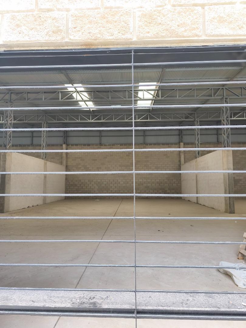 Foto de Galpón de 250m² en complejo de 12 galpones. Seg 24hs, imagen 3