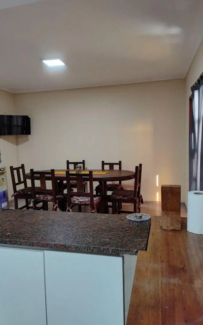 Chalet 2 plantas con departamento independiente al fondo, a pasos del centro de Quilmes 2