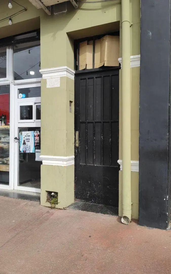 venta OPORTUNIDAD COMERCIAL, excelente ubicacion sobre Av. Mitre- Quilmes 4