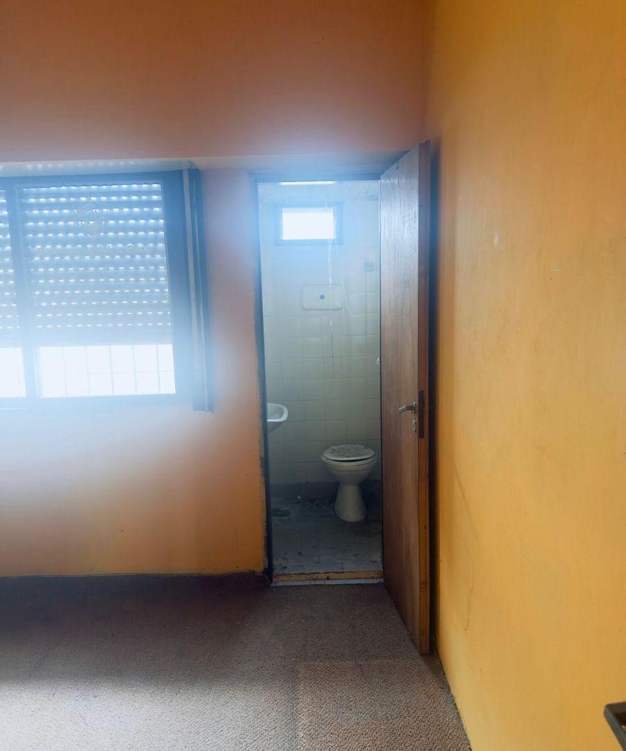 Foto de Venta casa con galpón Allison Bell entre Echeverria y Marmol, imagen 4