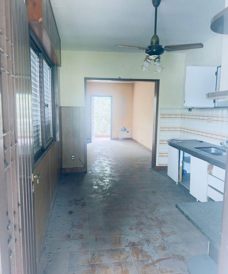 Foto de Venta casa con galpón Allison Bell entre Echeverria y Marmol, imagen 1