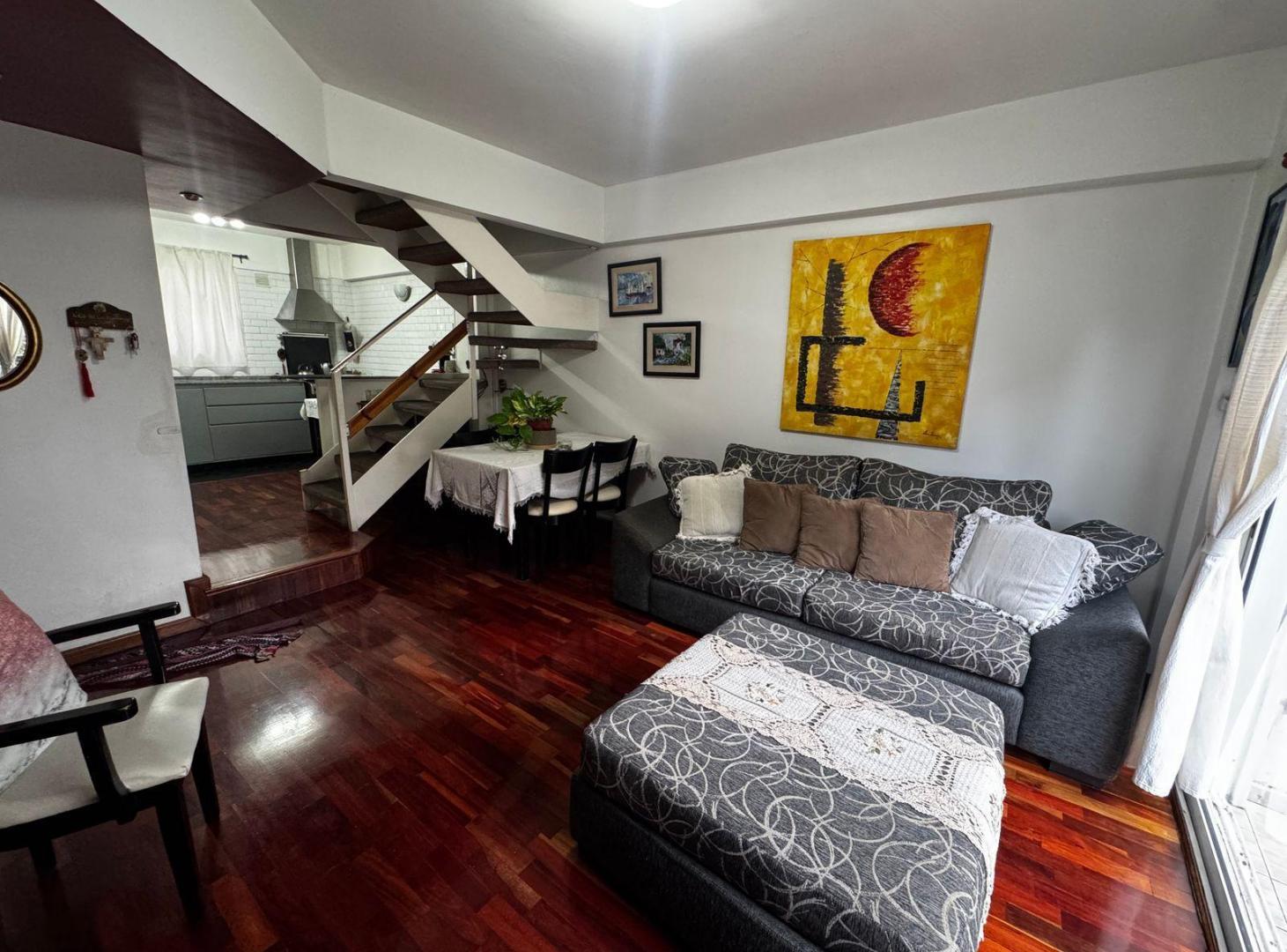Foto de Hermoso PH en Triplex con Terraza Privada y Entorno Verde, imagen 4