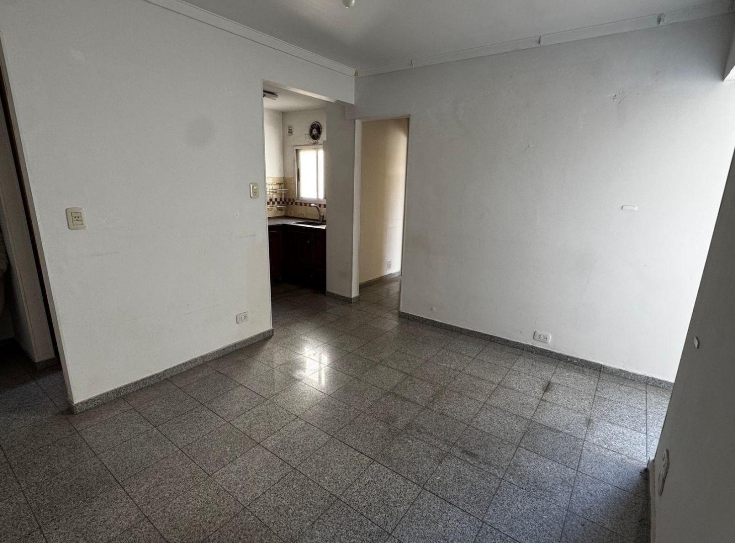 Foto de 2 Ambientes - Muy Buen Estado y Bajas Expensas, imagen 3