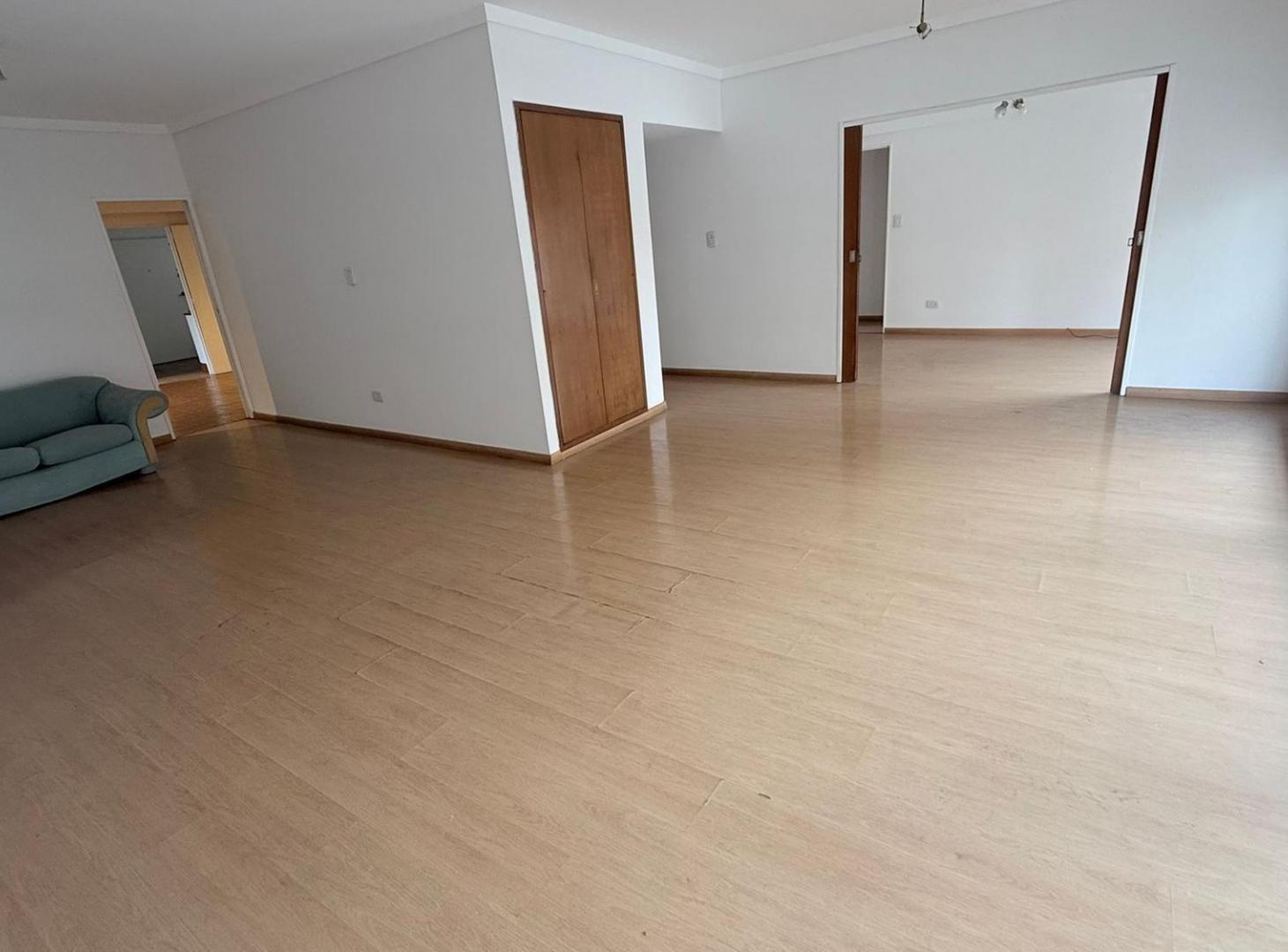 Foto de Semipiso 5 ambientes con cochera y dependencia - Apto Crédito, imagen 2