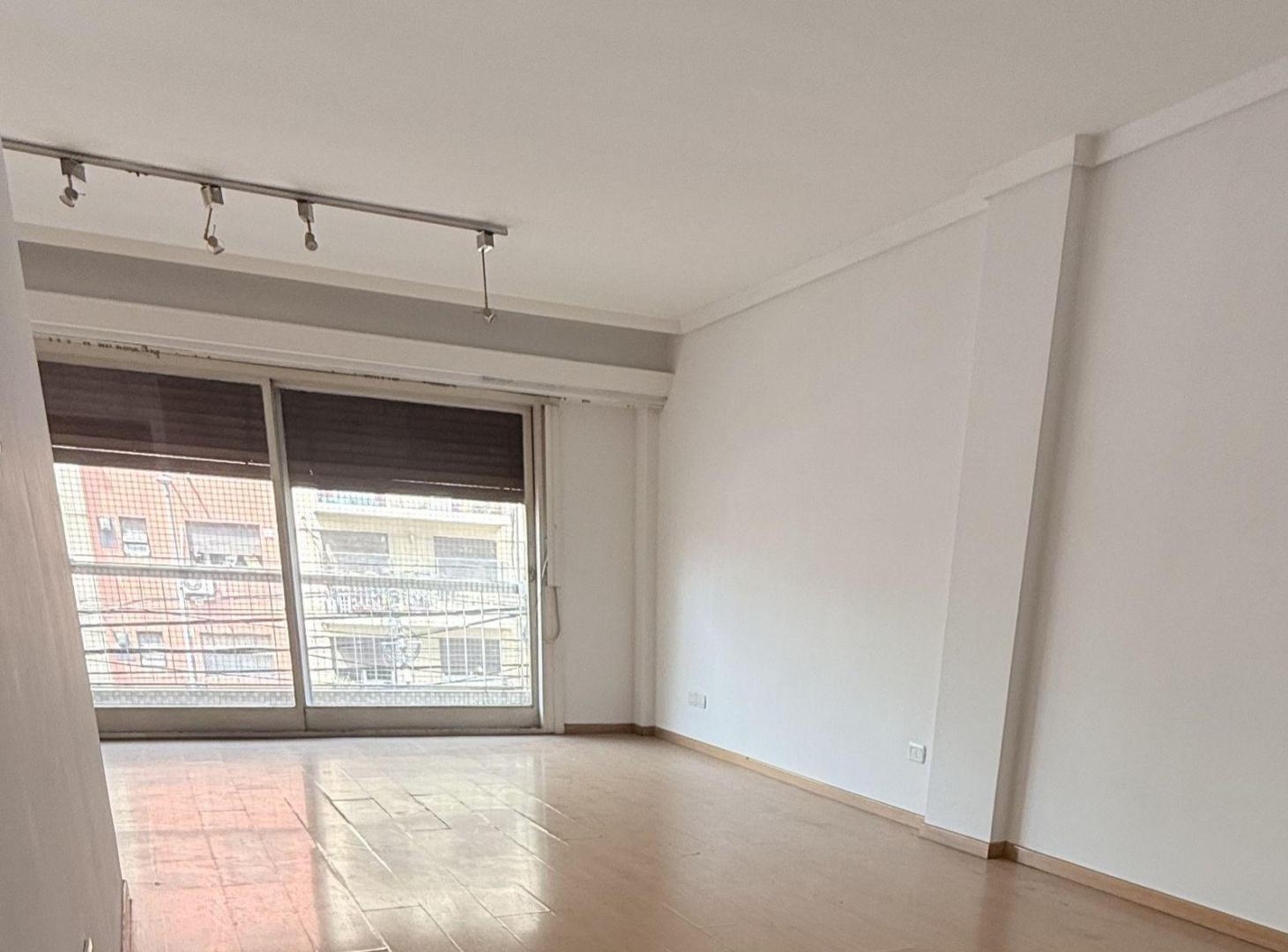 Foto de Semipiso 5 ambientes con cochera y dependencia - Apto Crédito, imagen 3