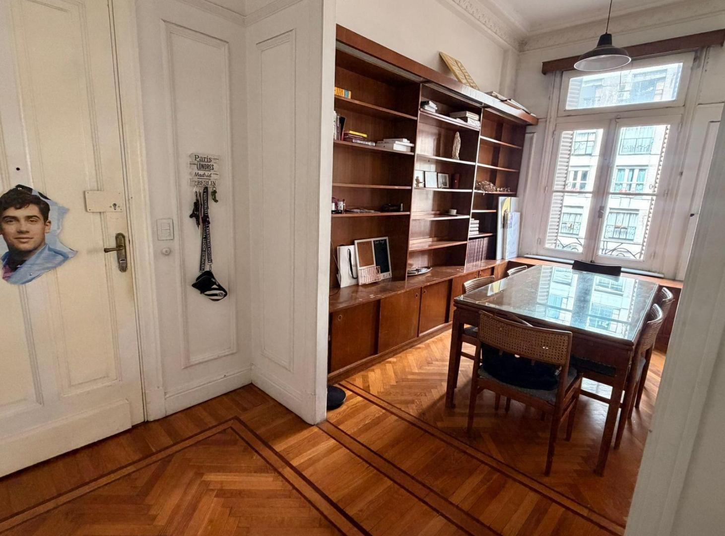 Foto de VENTA CON RENTA - Departamento de estilo en edificio francés - Apto, imagen 3