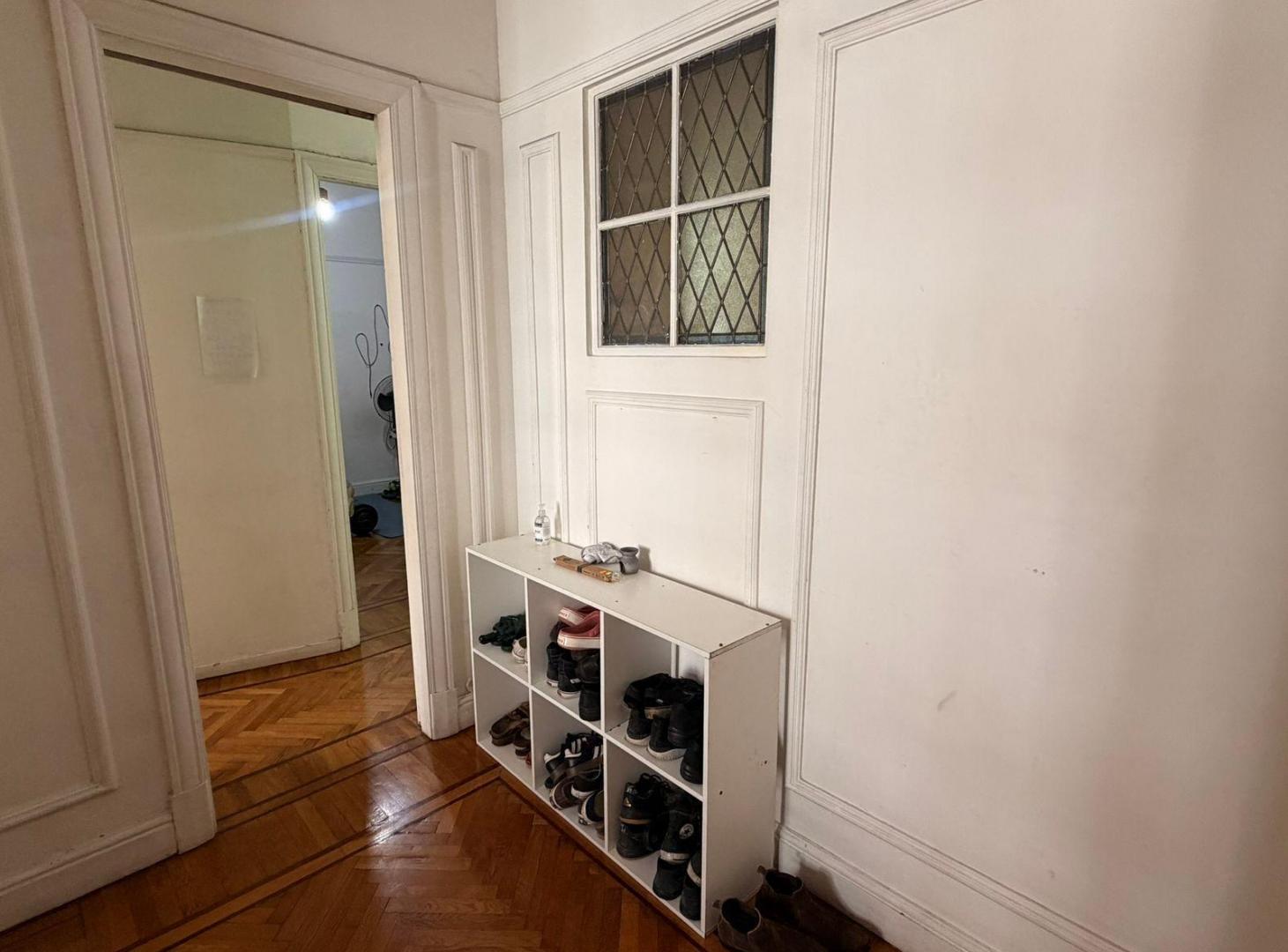 Foto de VENTA CON RENTA - Departamento de estilo en edificio francés - Apto, imagen 2