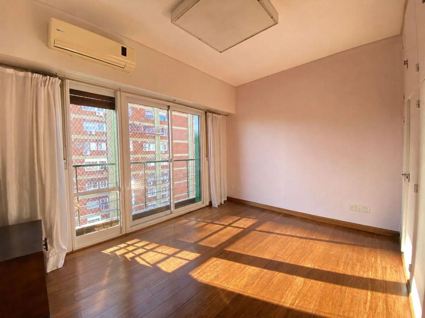 ALQUILER - Piso en Torre de 3 Ambientes con Escritorio, Dependencia, Gran Balcón y Vistas Abiertas - 5