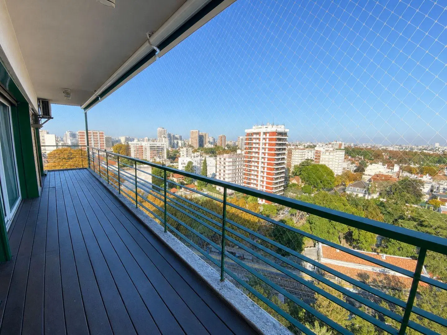 ALQUILER - Piso en Torre de 3 Ambientes con Escritorio, Dependencia, Gran Balcón y Vistas Abiertas - 3
