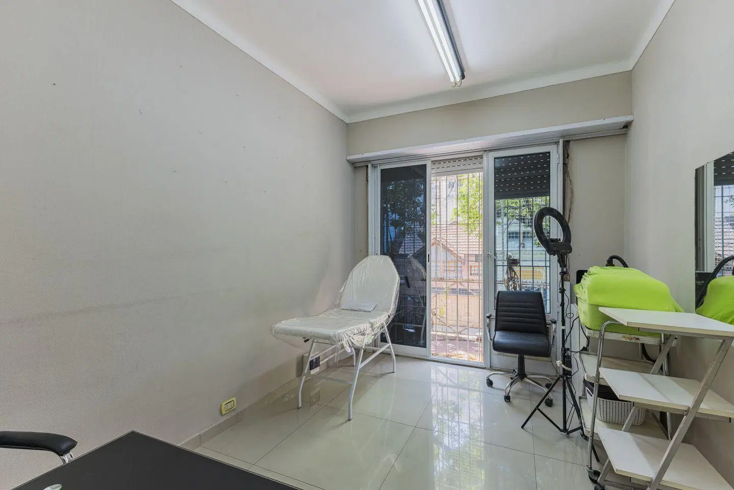 VENTA PH 7 Ambientes Colegiales en Dos Plantas con Gran Potencial 3