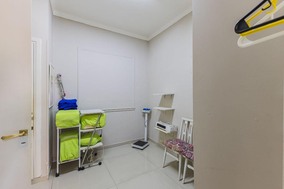 Foto de VENTA - PH de 7 Ambientes Colegiales en Dos Plantas con Gran Potencial, imagen 3
