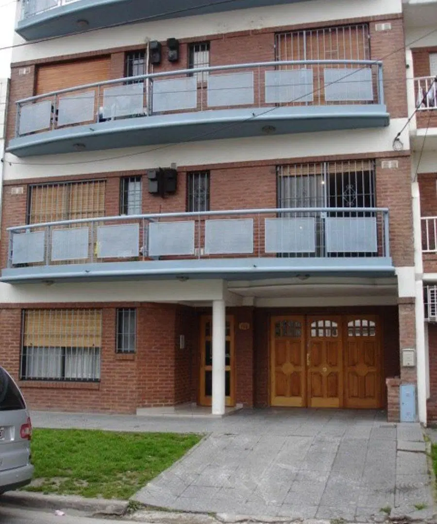 Departamento de 60 m2 con 2 dormitorios en venta en Wilde con cochera 5