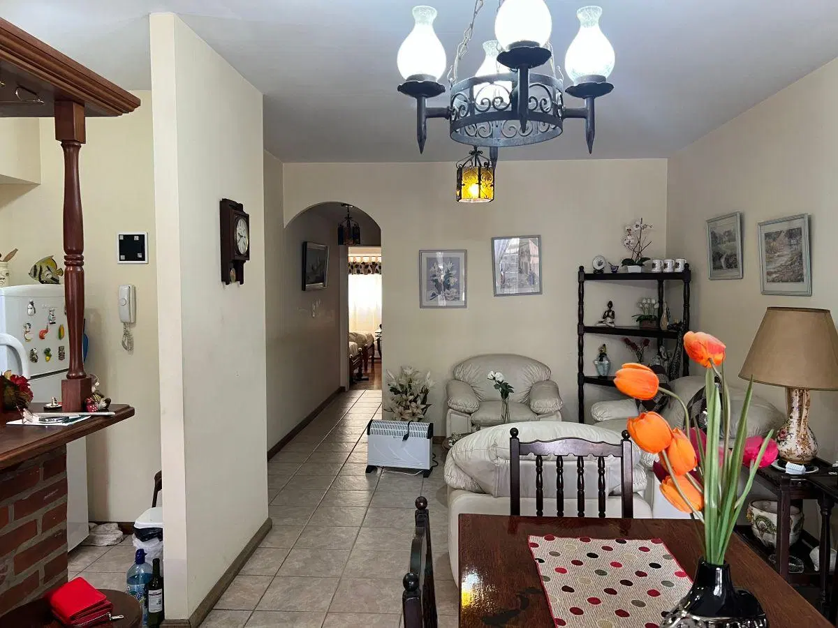 Departamento de 60 m2 con 2 dormitorios en venta en Wilde con cochera 3