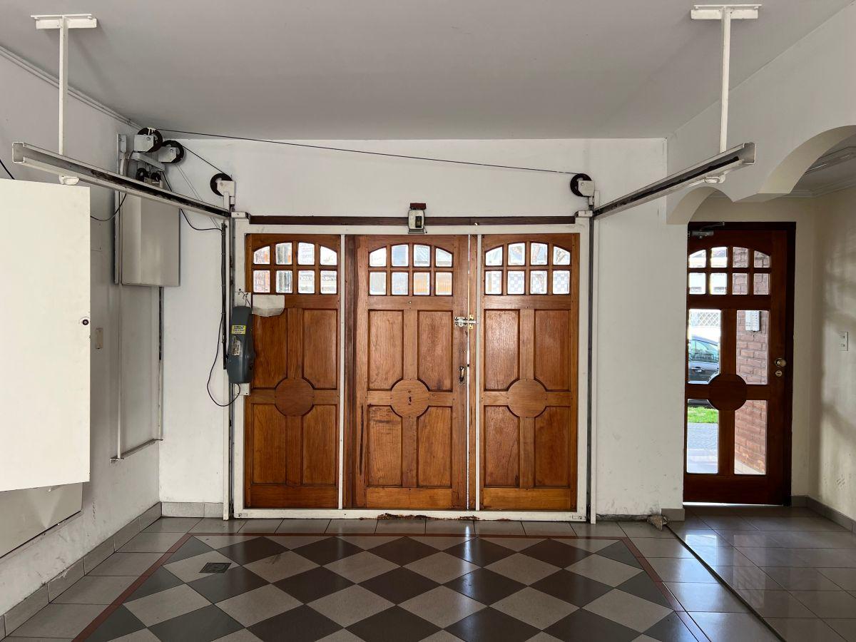 Departamento de 60 m2 con 2 dormitorios en venta en Wilde con cochera