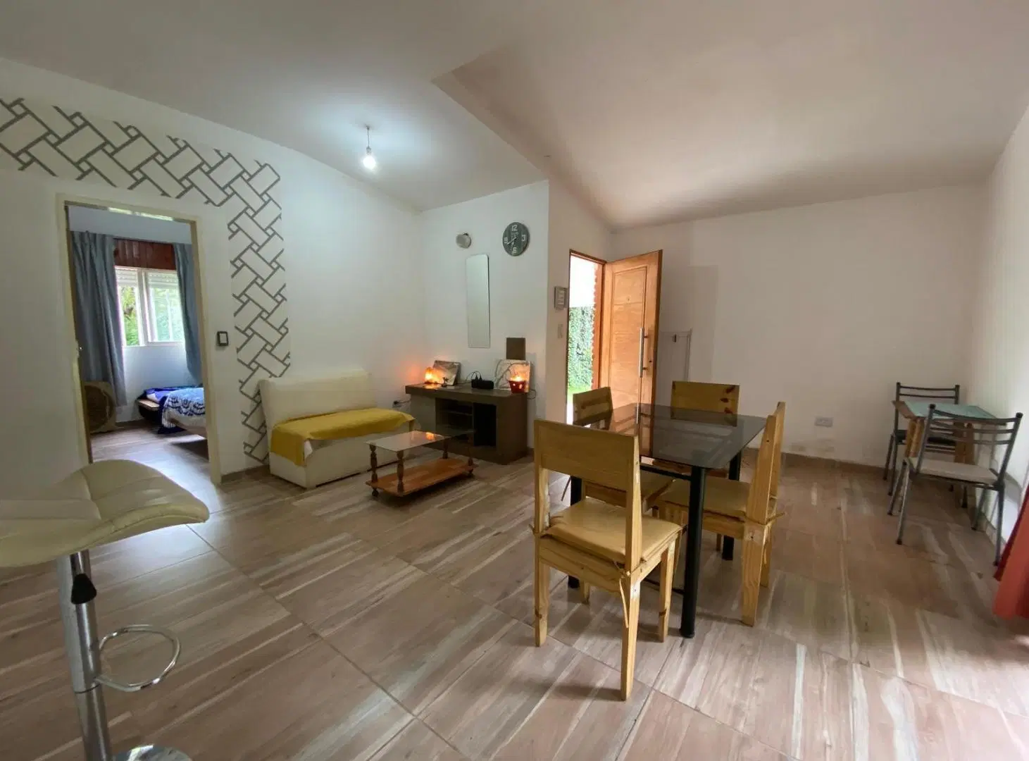 CASA DE 2 DORMITORIOS SOBRE RUTA 28 EN VILLA SANTA CRUZ DEL LAGO 3