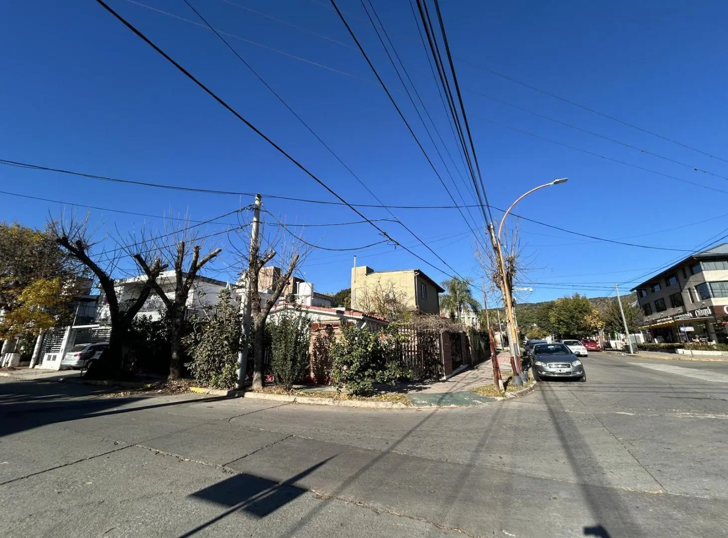 Casa esquina de un dormitorio en Barrio santa Rita 5