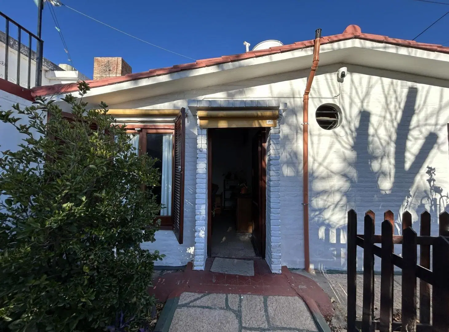 Casa esquina de un dormitorio en Barrio santa Rita 3