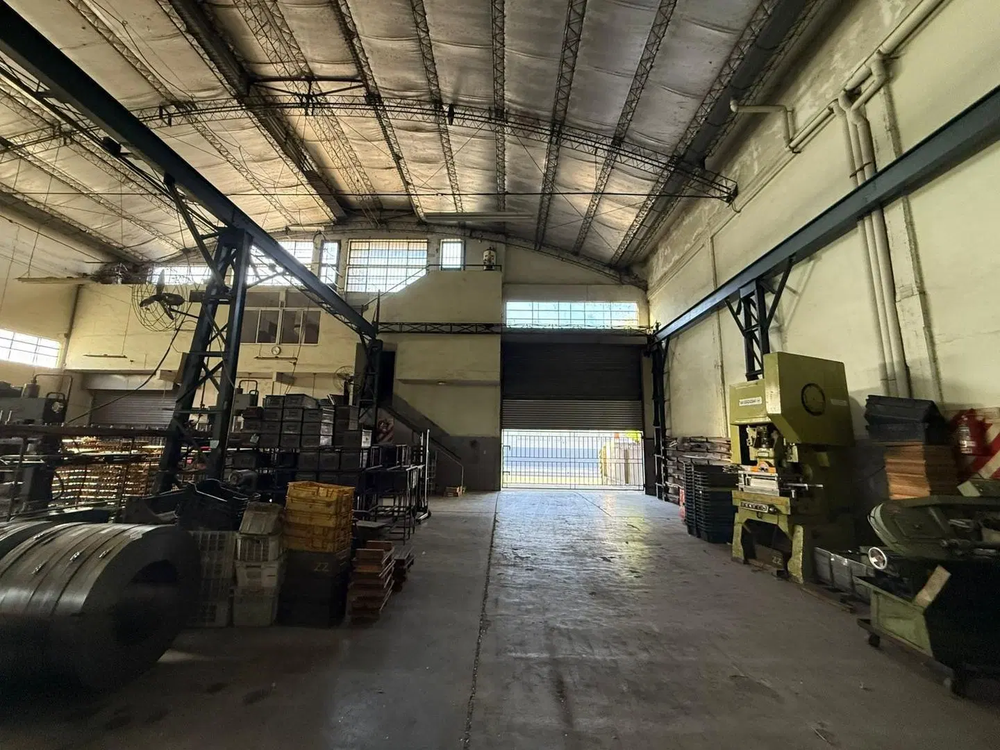 PLANTA INDUSTRIAL 1.040 m² | 2 PUENTES GRÚA (10 TN) | T2+GAS 4