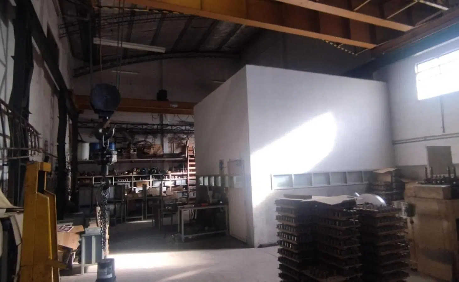 Galpón con 920 m2 construidos en venta en Caseros 3