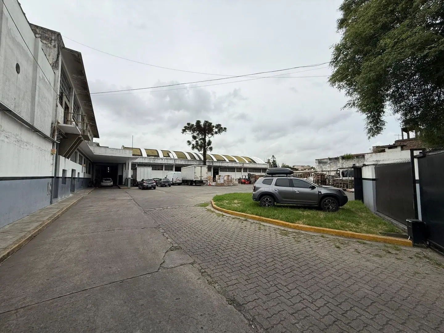 Galpón centro logístco de 7420 m2 en alquiler en ramos mejia 1