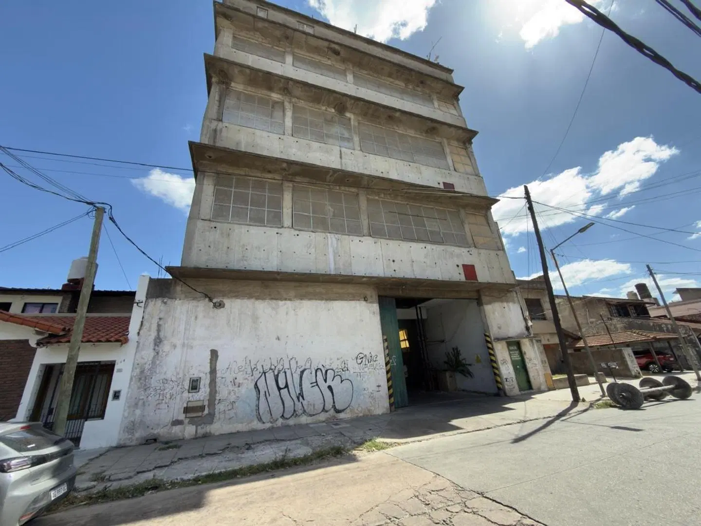 Galpón de 3000 m2 en venta o alquiler en Villa Lynch 1