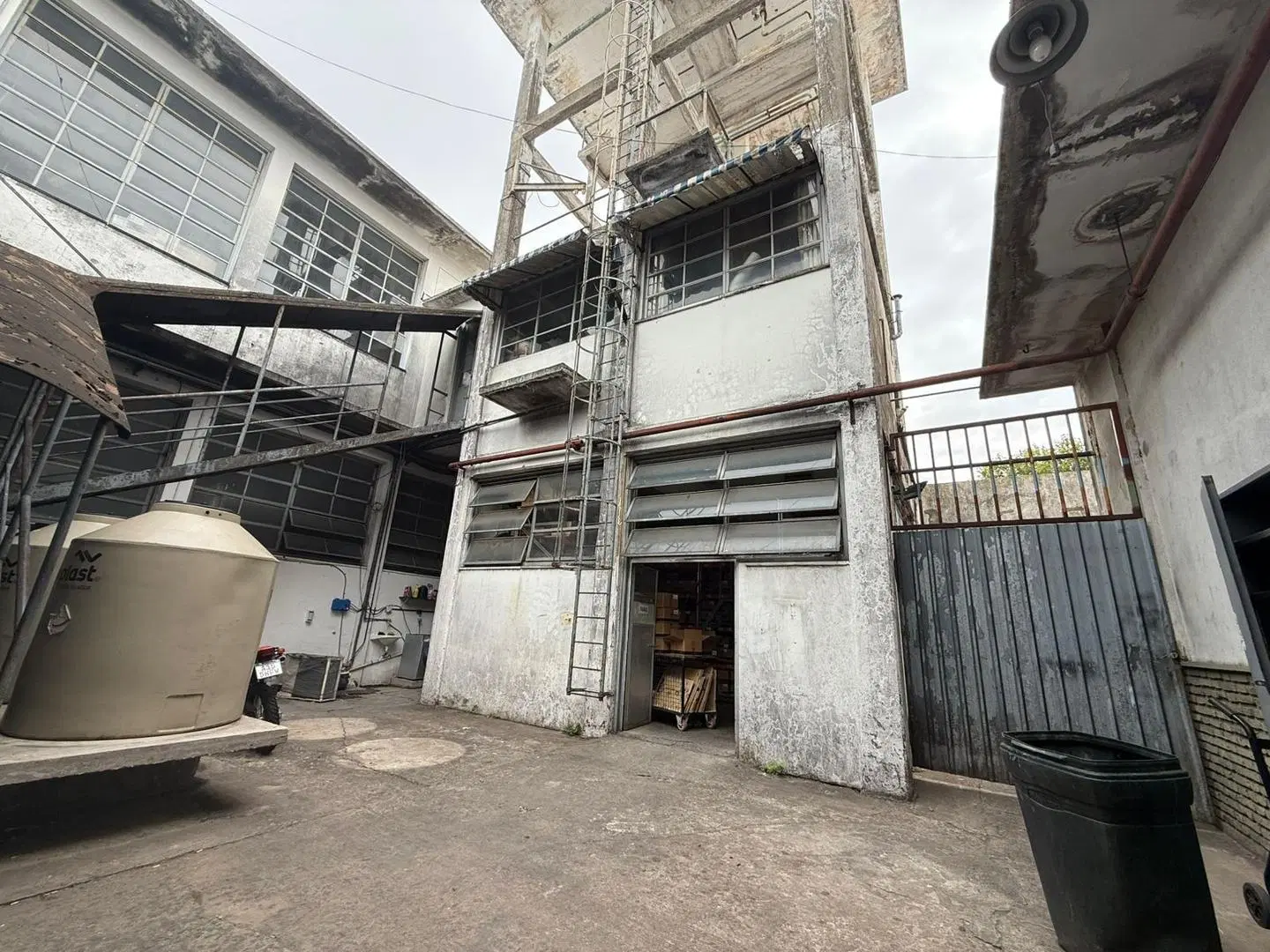 CENTRO DE DISTRIBUCIÓN EN VENTA | 5.080 m² CUBIERTOS 3
