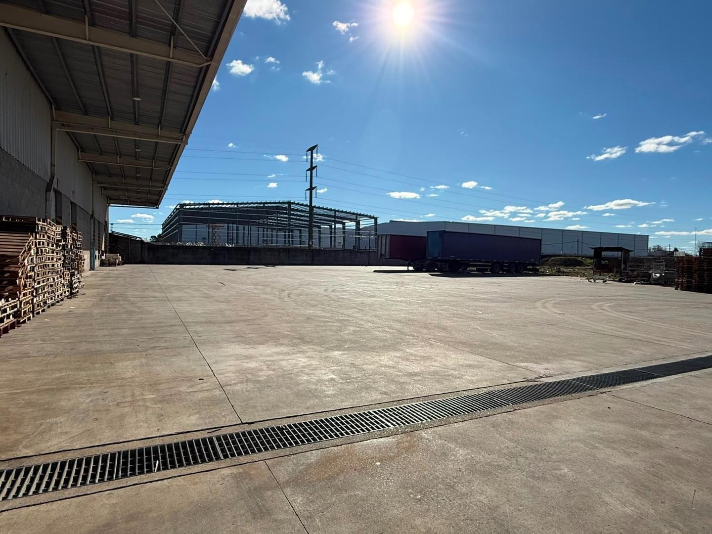 Foto de GALPON INDUSTRIAL SOBRE COLECTORA DE ACC. OESTE 6000M2, imagen 2