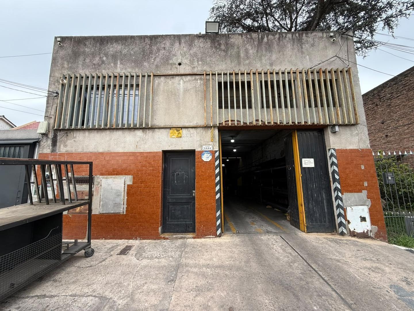 Foto de Galpón en venta sobre lote de 400 m2 en Caseros, imagen 1