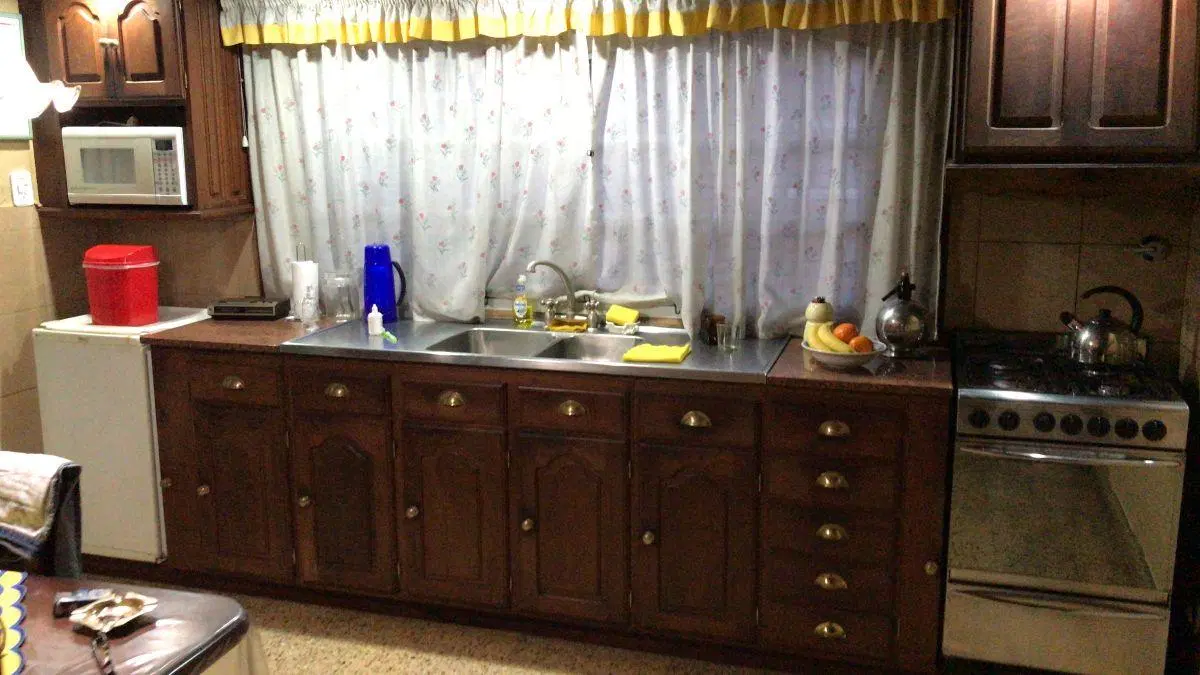 Casa de 210 m² con 2 dormitorios en venta en Lomas de Zamora 8