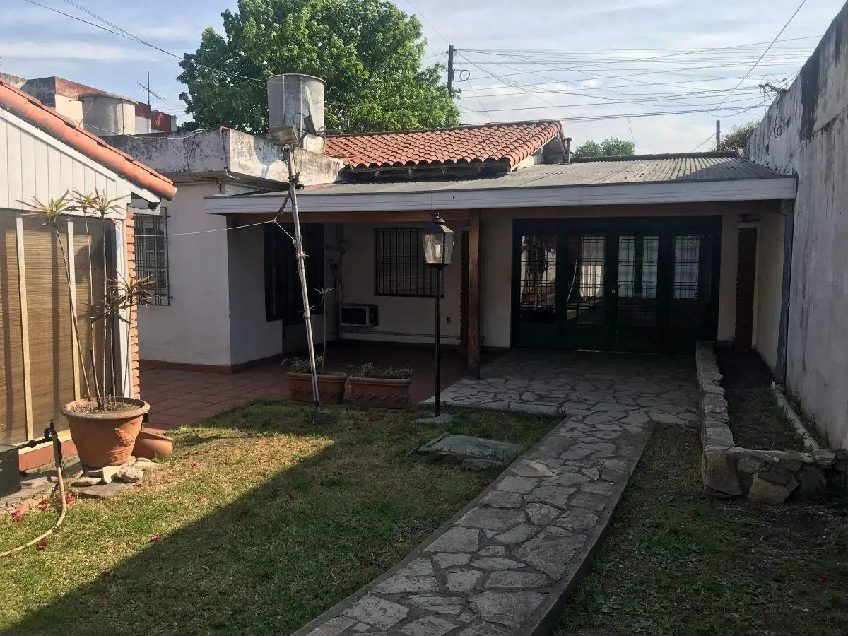 Casa de 210 m² con 2 dormitorios en venta en Lomas de Zamora 5