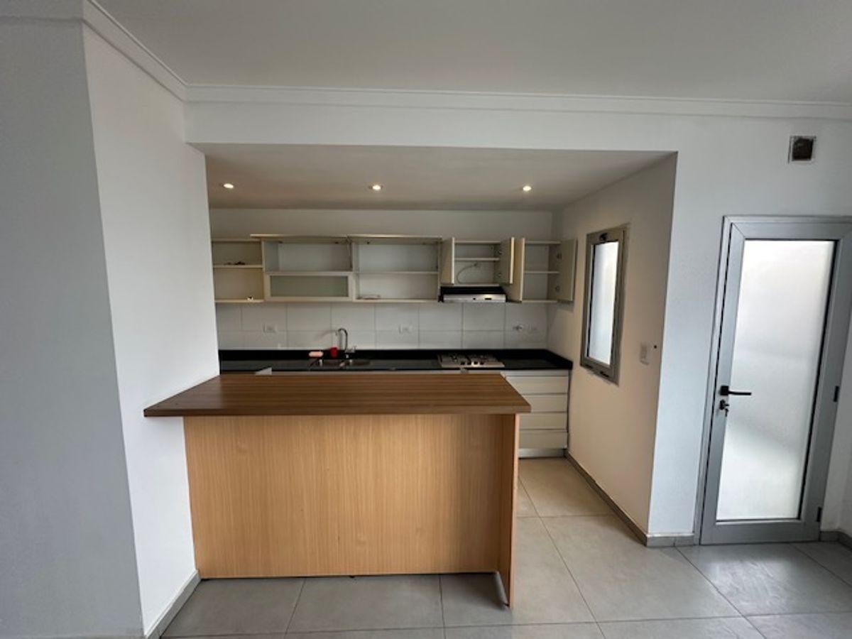 Foto de Departamento de 80 m² con 2 habitaciones en alquiler en Wilde, imagen 4