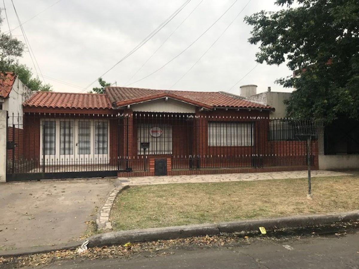 Foto de Casa de 583 m² con 2 dormitorios en venta en Lomas de Zamora, imagen 1