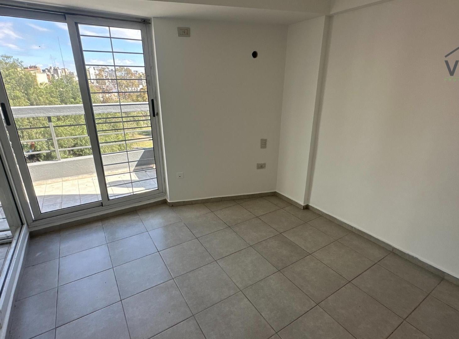 Foto de Departamento de un dormitorio con balcón en General Paz, imagen 5