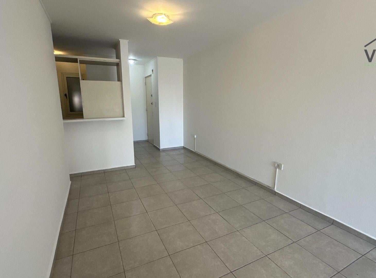 Foto de Departamento de un dormitorio con balcón en General Paz, imagen 2