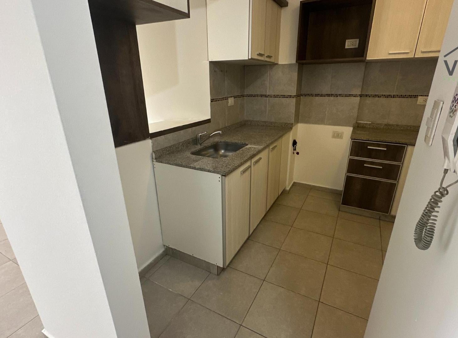 Foto de Departamento de un dormitorio con balcón en General Paz, imagen 3