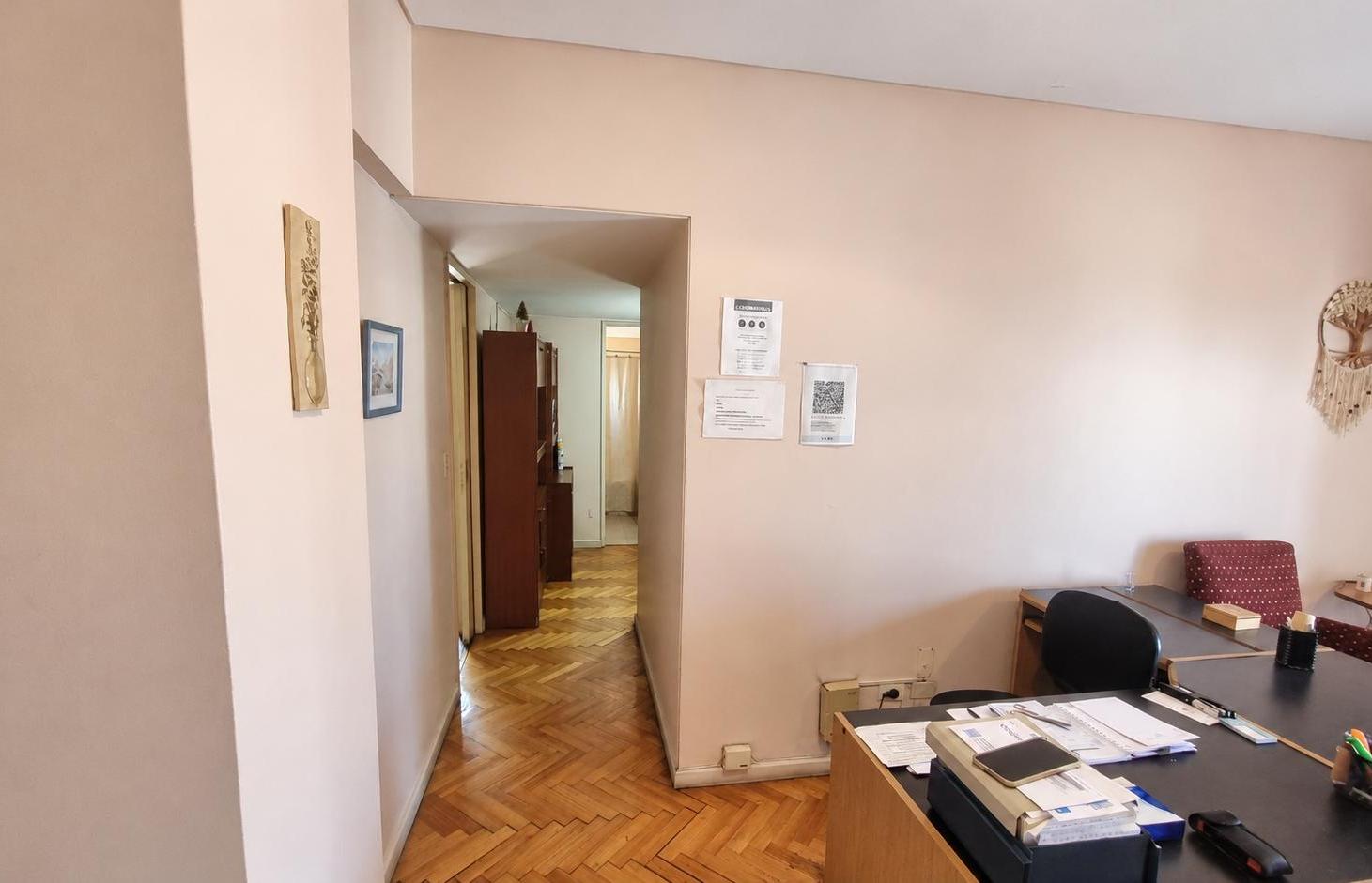 Foto de Venta 3 Ambientes con Balcón, Cochera y Baulera – Apto Crédito – Flores, imagen 5