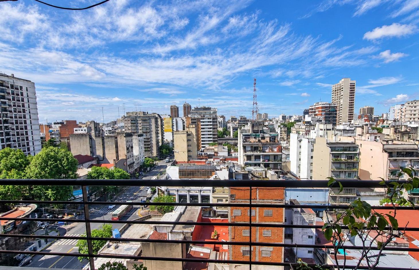 Foto de Venta 3 Ambientes con Balcón, Cochera y Baulera – Apto Crédito – Flores, imagen 4