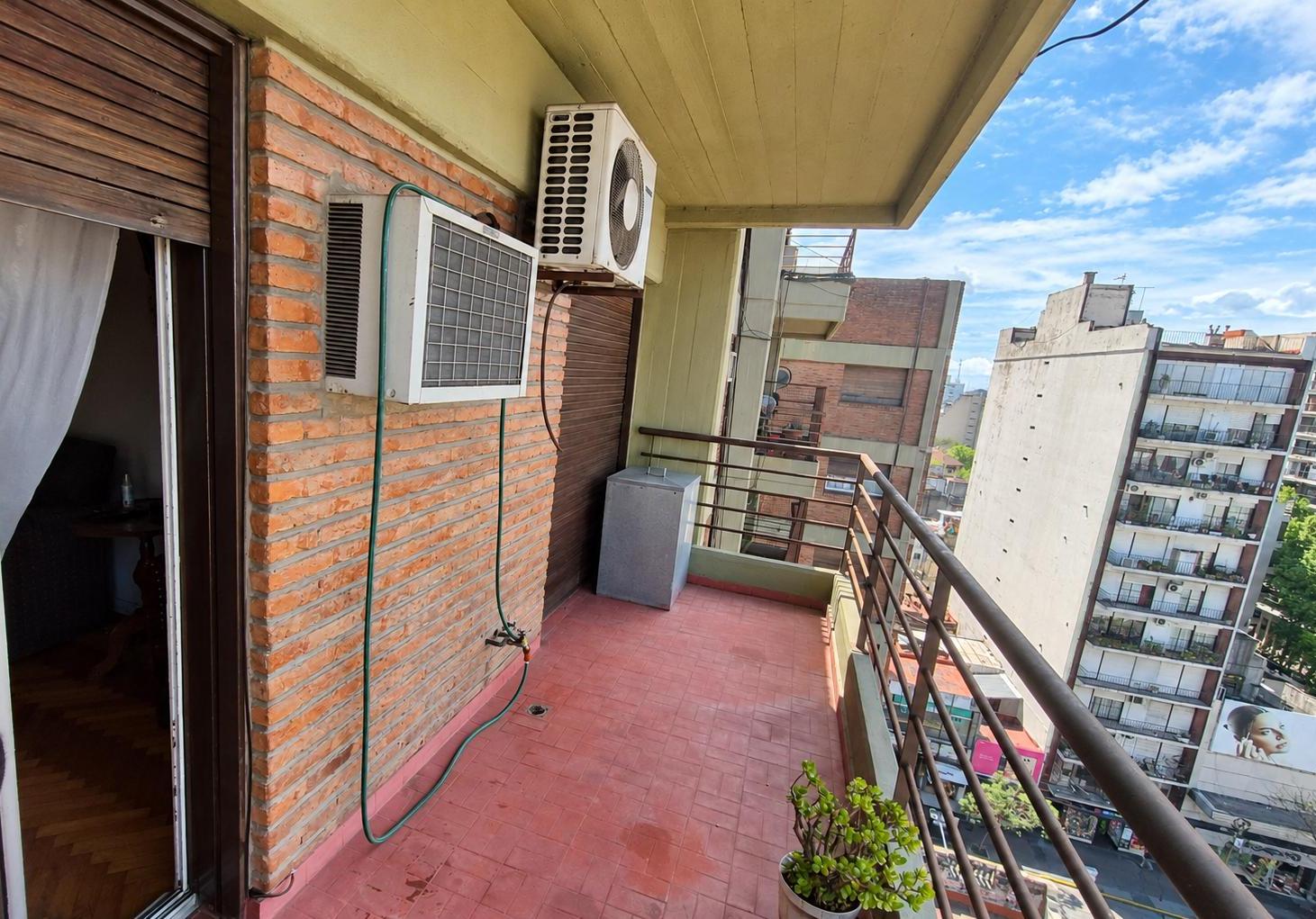 Foto de Venta 3 Ambientes con Balcón, Cochera y Baulera – Apto Crédito – Flores, imagen 3