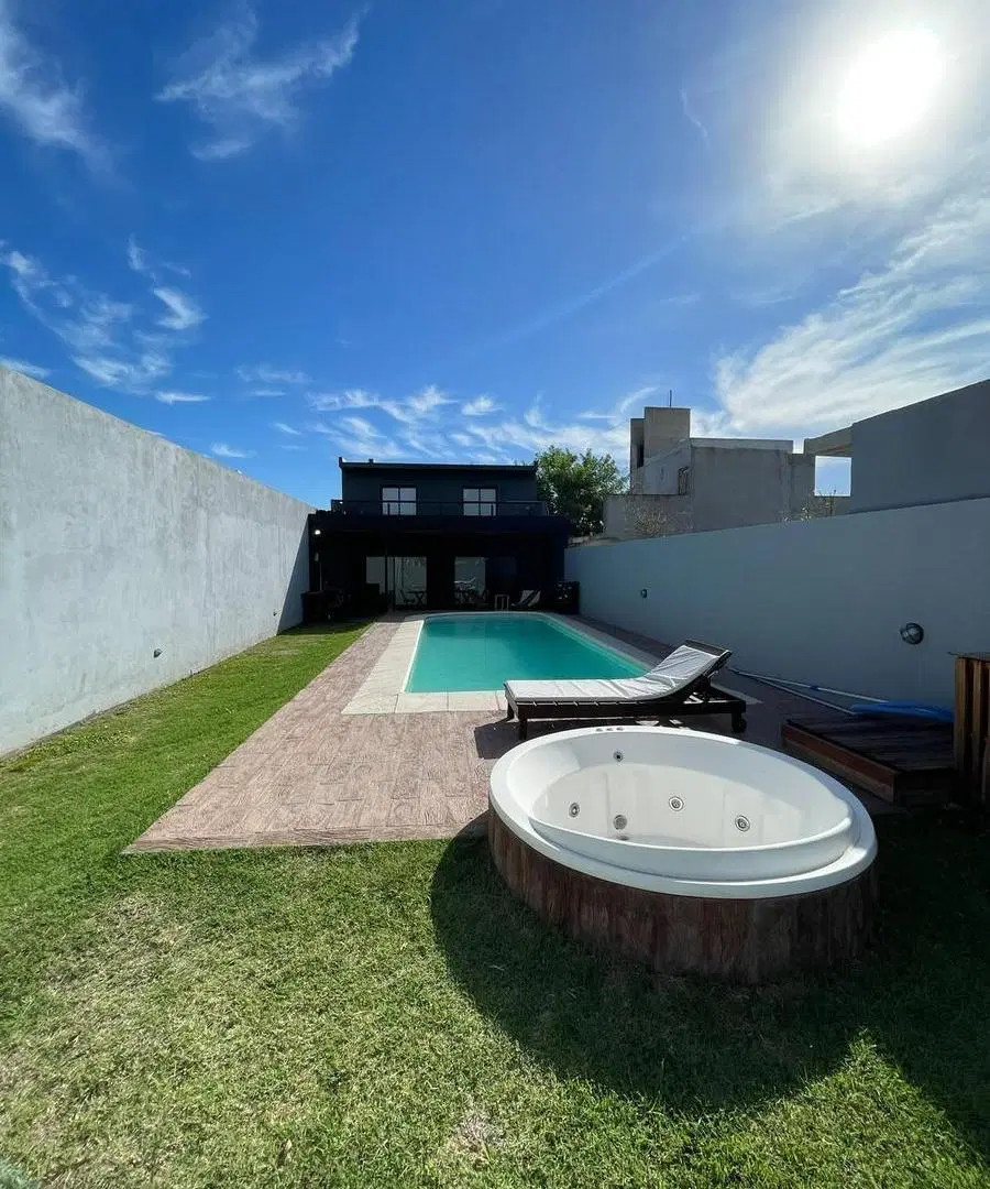 CASA QUINTA C/ PILETA 2